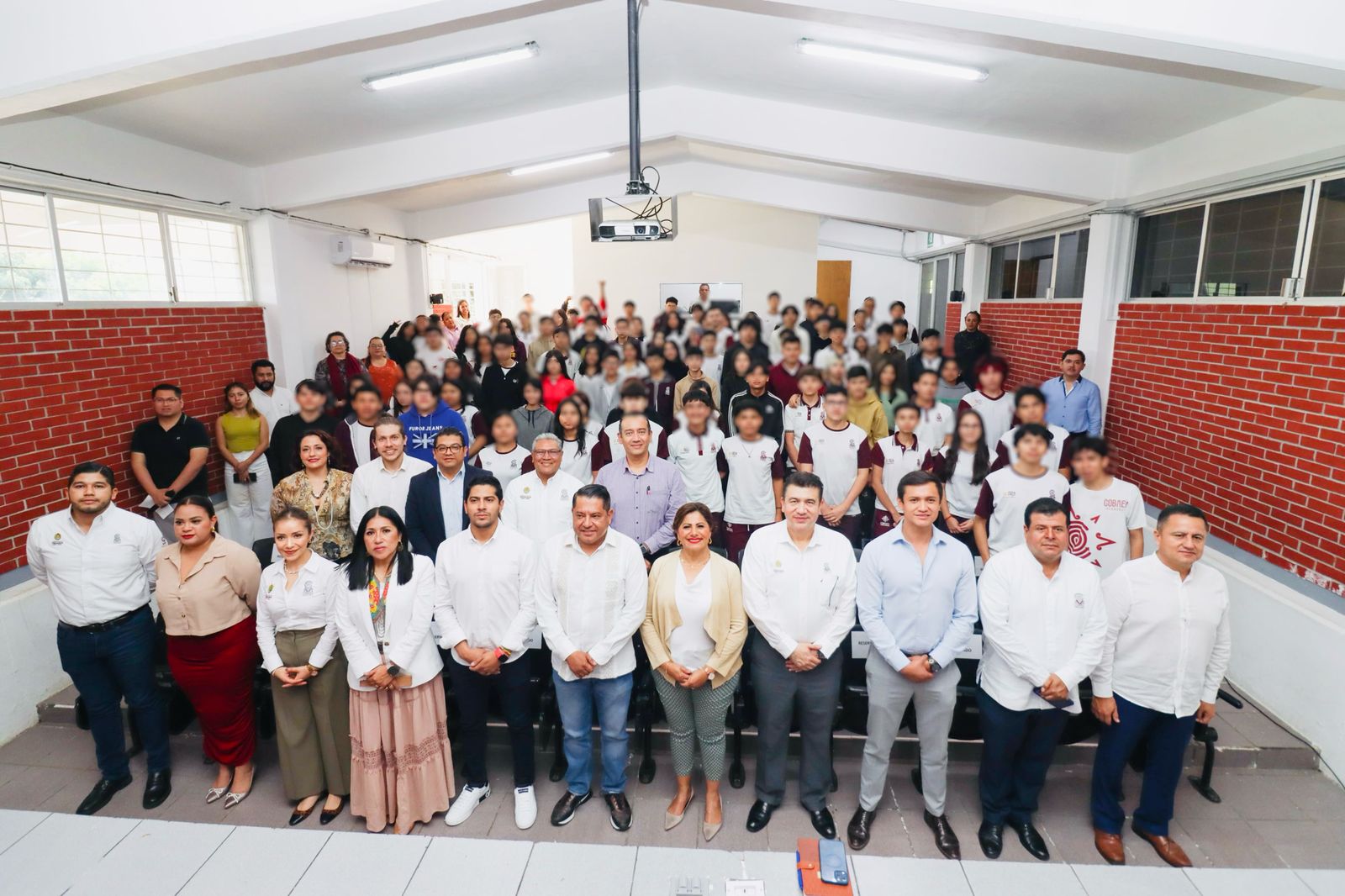 Jóvenes veracruzanos reciben herramientas para un liderazgo efectivo