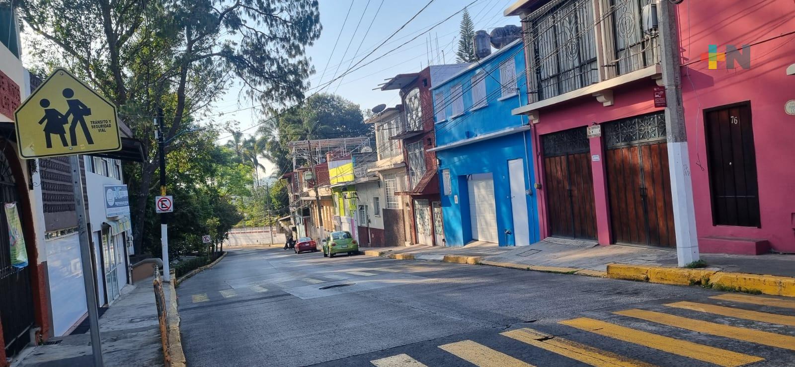 Cielo medio nublado a nublado con probabilidad de lluvias y tormentas después del mediodía