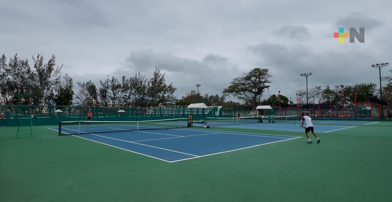 Tenis en busca de un boleto