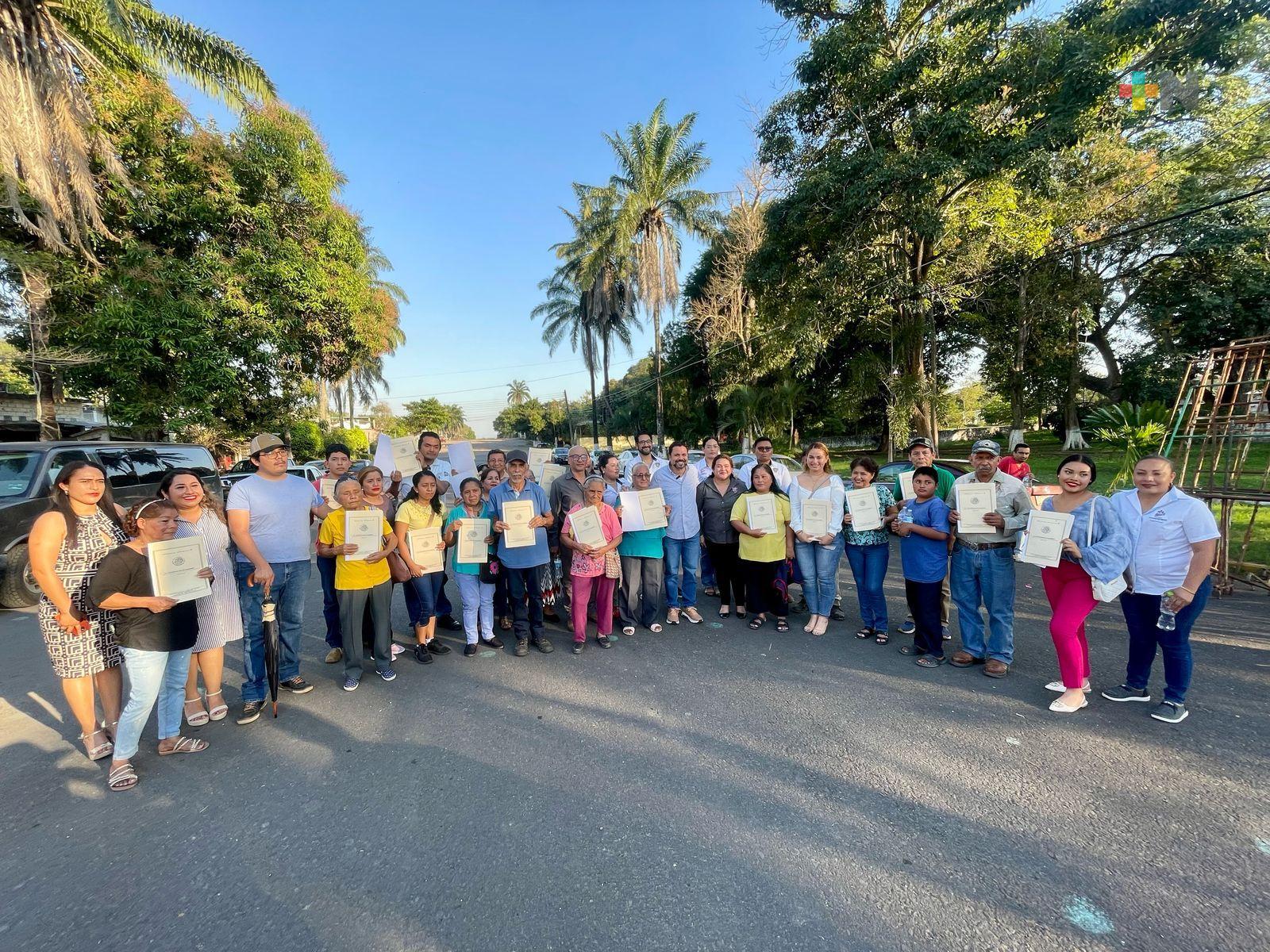 Entrega de escrituras en Ciudad Alemán, municipio de Cosamaloapan