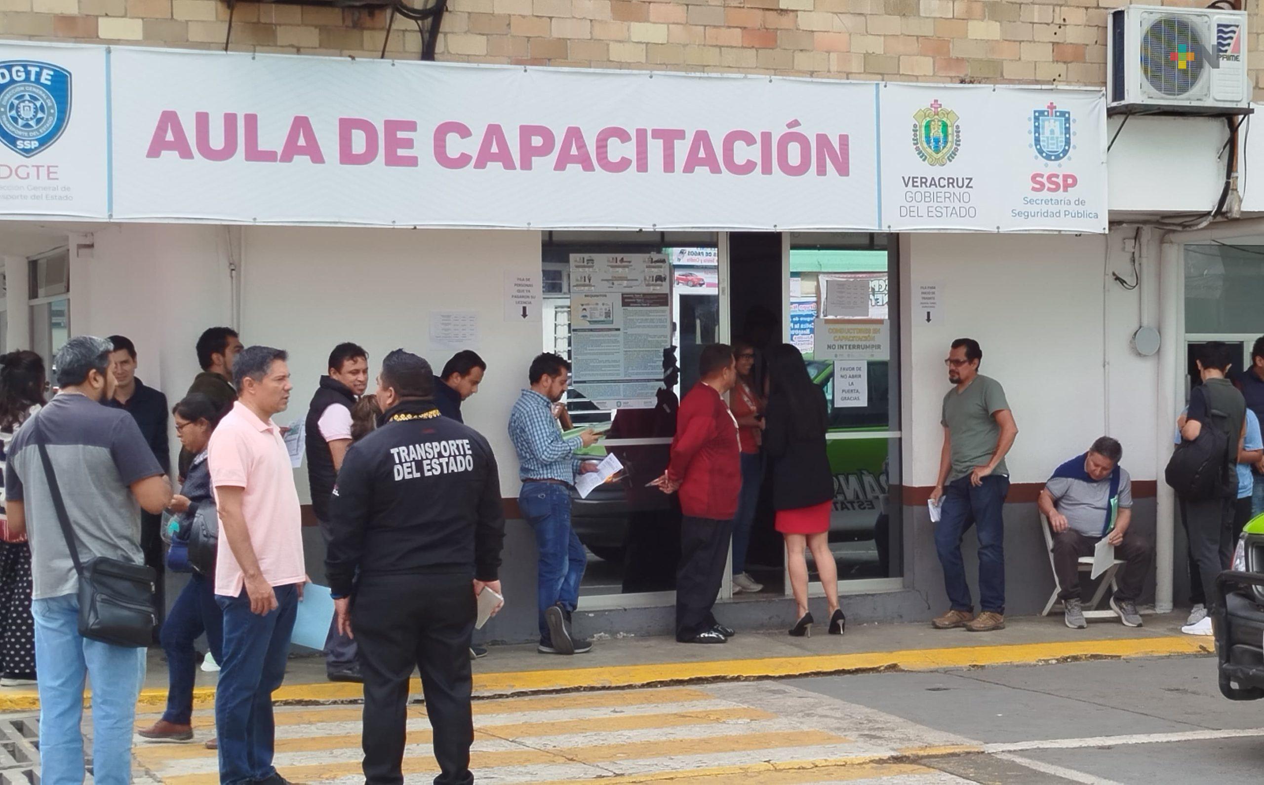 Habilitan espacio para expedir licencias de conducir en Dirección de Transporte Público
