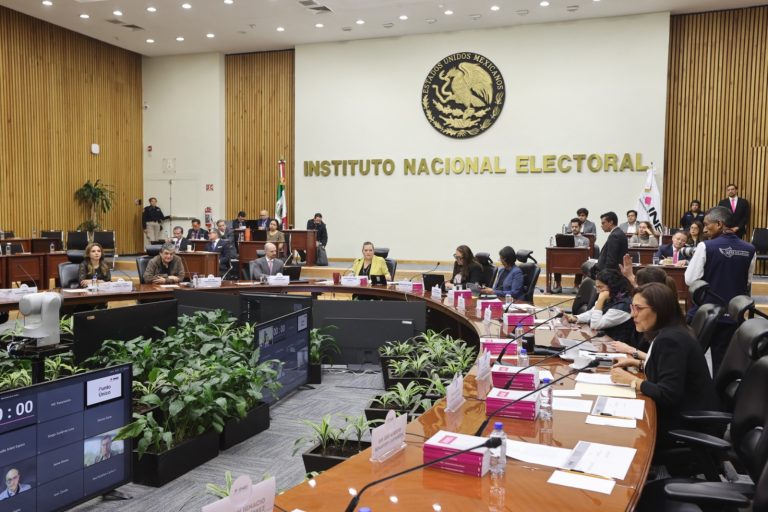 Aprueba INE pautas para transmisión en radio y televisión durante procesos electorales 2025
