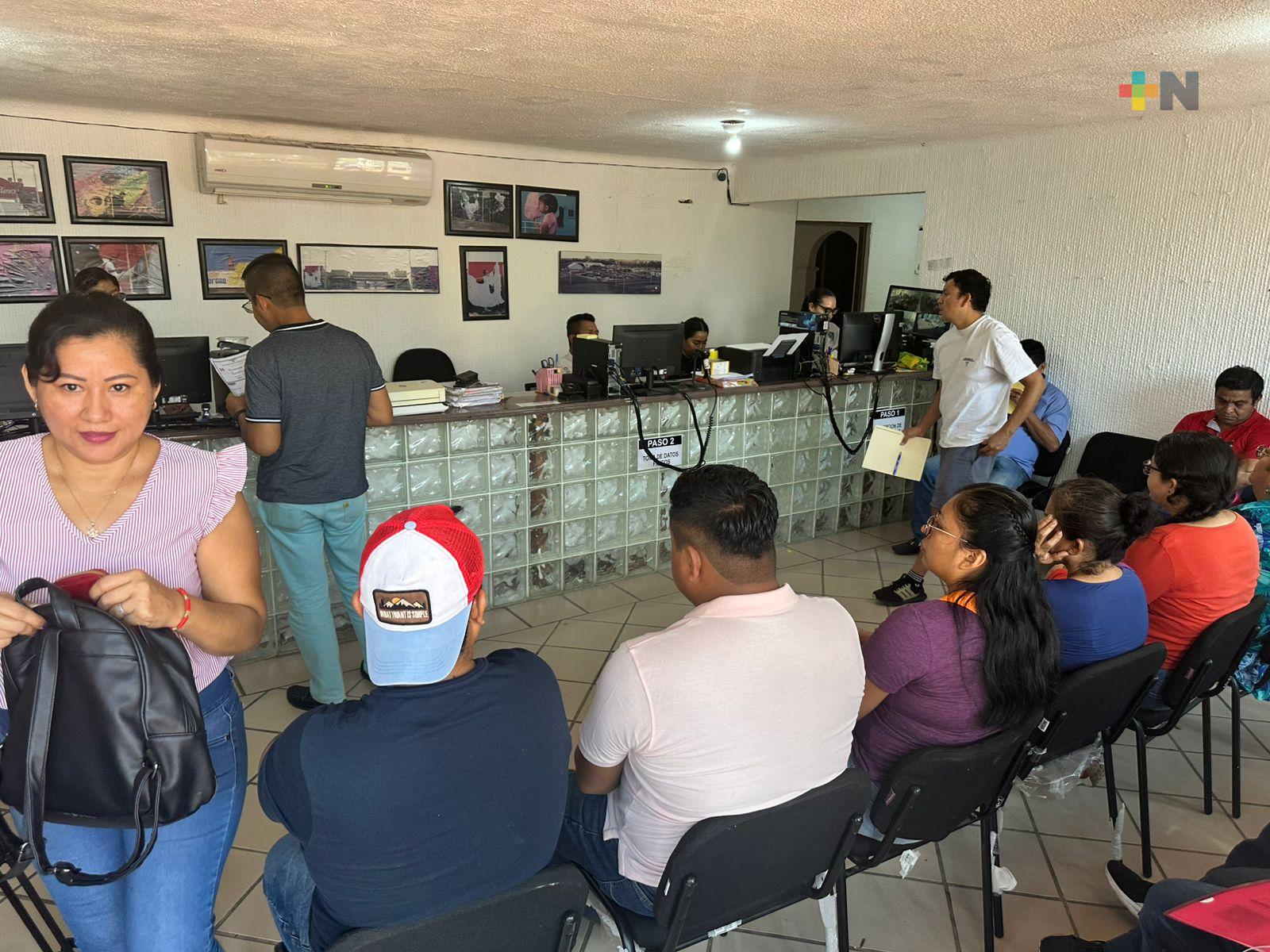 Gran afluencia en módulos de Xalapa para tramitar licencias de manejo