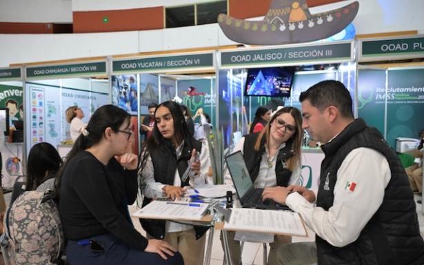Campaña de reclutamiento de residentes y médicos realiza IMSS