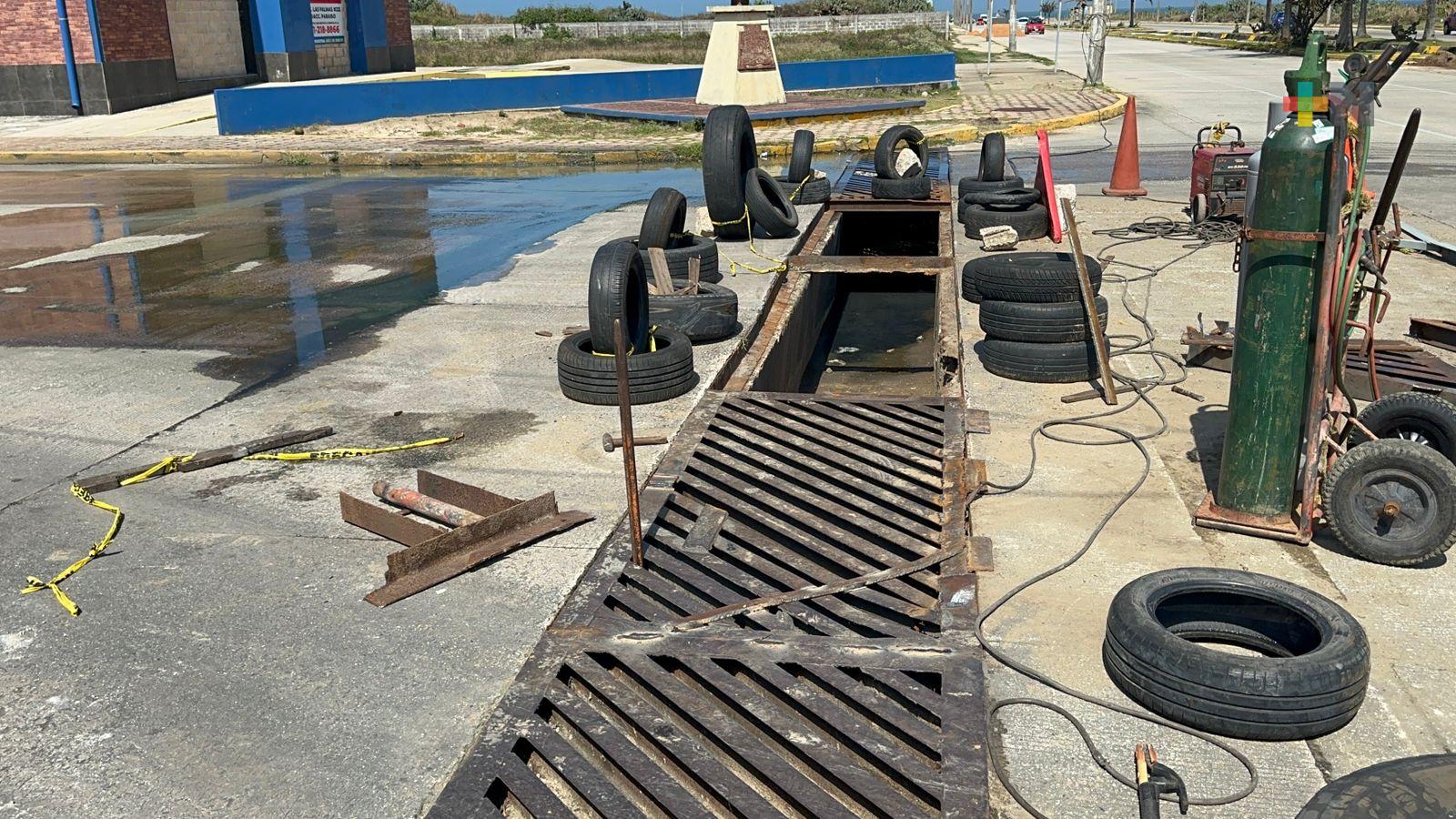 Inicia reparación de rejillas de drenaje pluvial en Coatzacoalcos