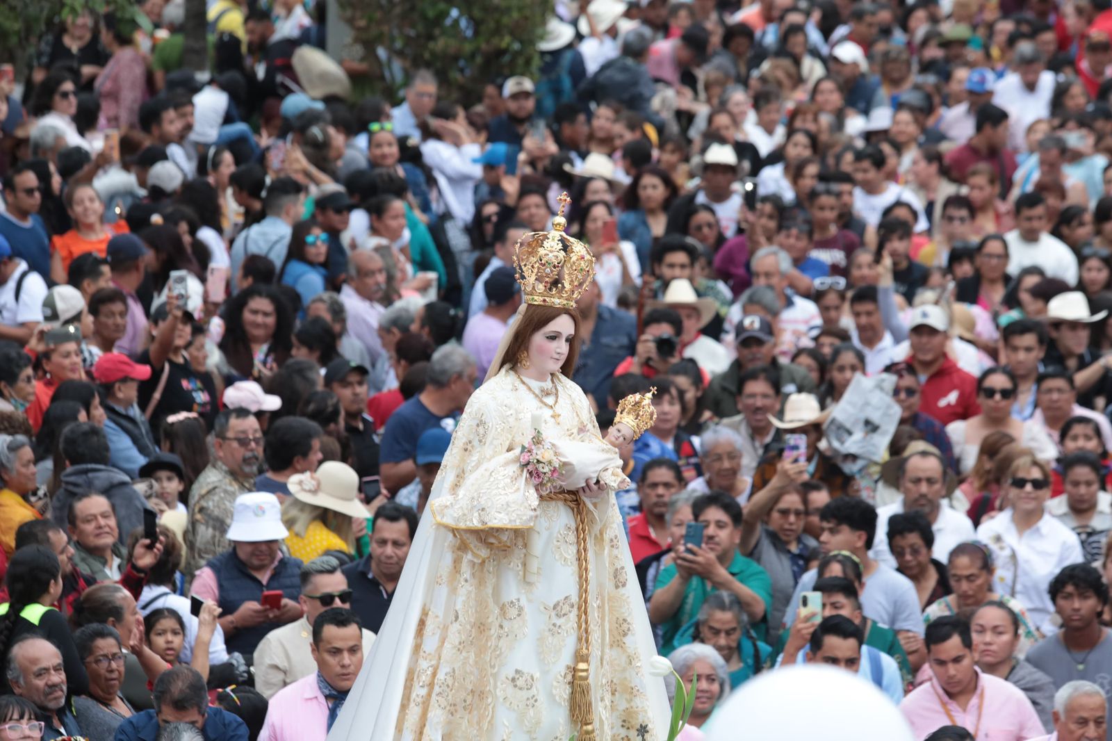 Rocío Nahle asistió al recorrido de la Virgen de La Candelaria