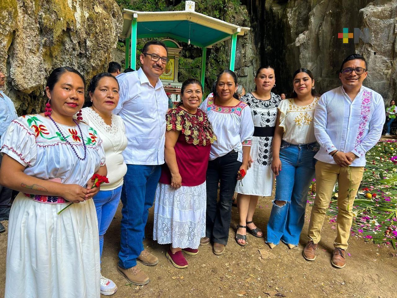 Más de 4 mil personas celebran los Xochitlallis en la Cueva de las Golondrinas