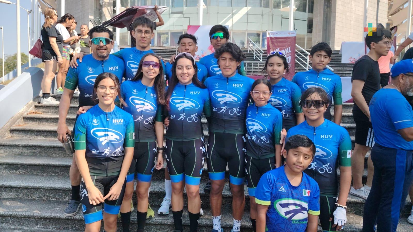 Nueve triatletas de la UV clasifican para regional de juegos Conade