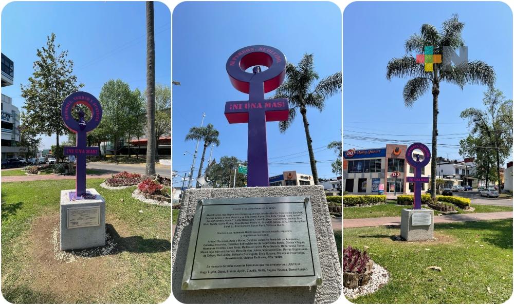 Colocan símbolo de lucha feminista en avenida de Xalapa