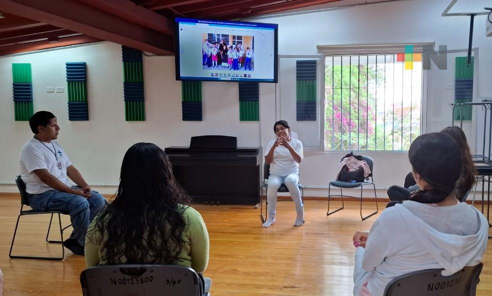 Alex Orozco abre brecha con el teatro muxe