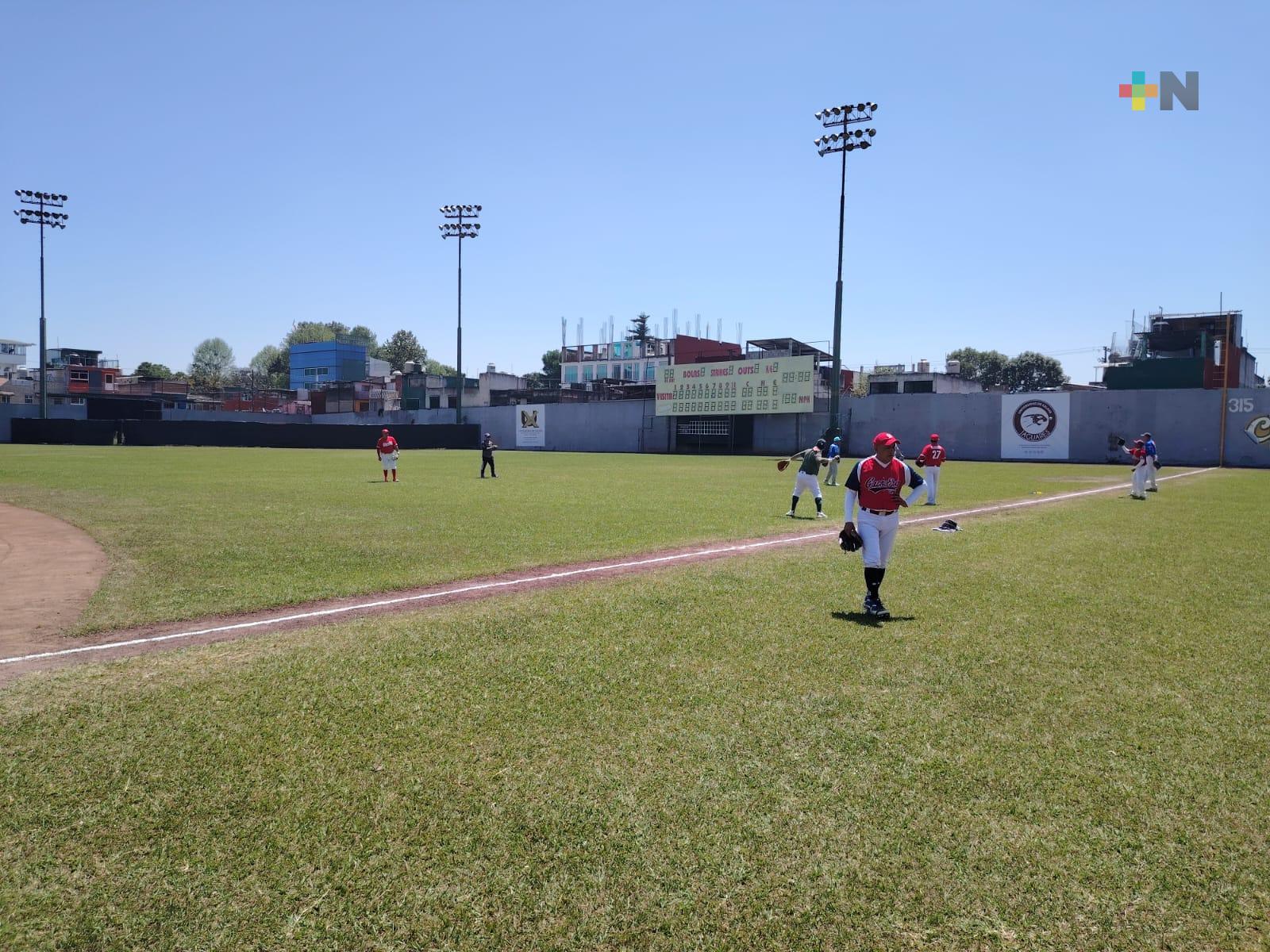 En actividad Liga Xalapeña de Beisbol categoría 50 y más