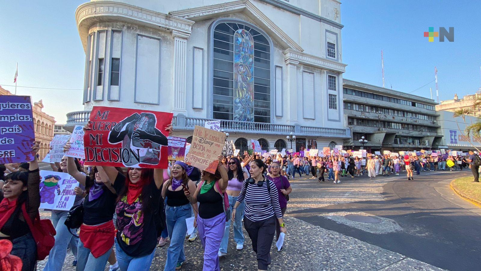 También en Veracruz puerto marcharon mujeres por 8M