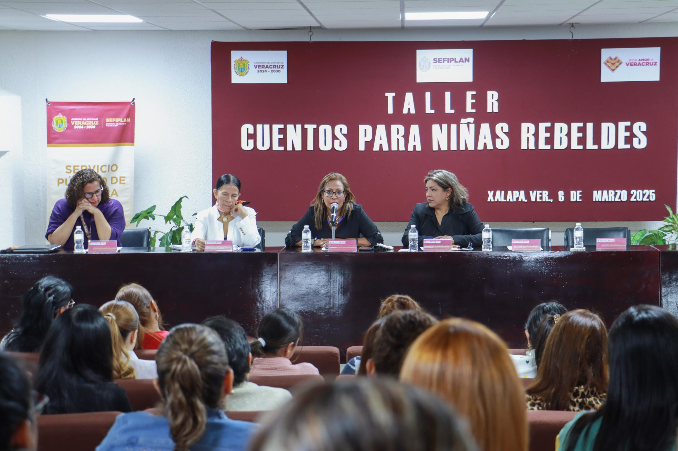 Más de 120 servidoras públicas participan en taller de empoderamiento
