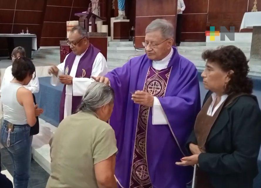 En Coatza también acudieron a la imposición de ceniza
