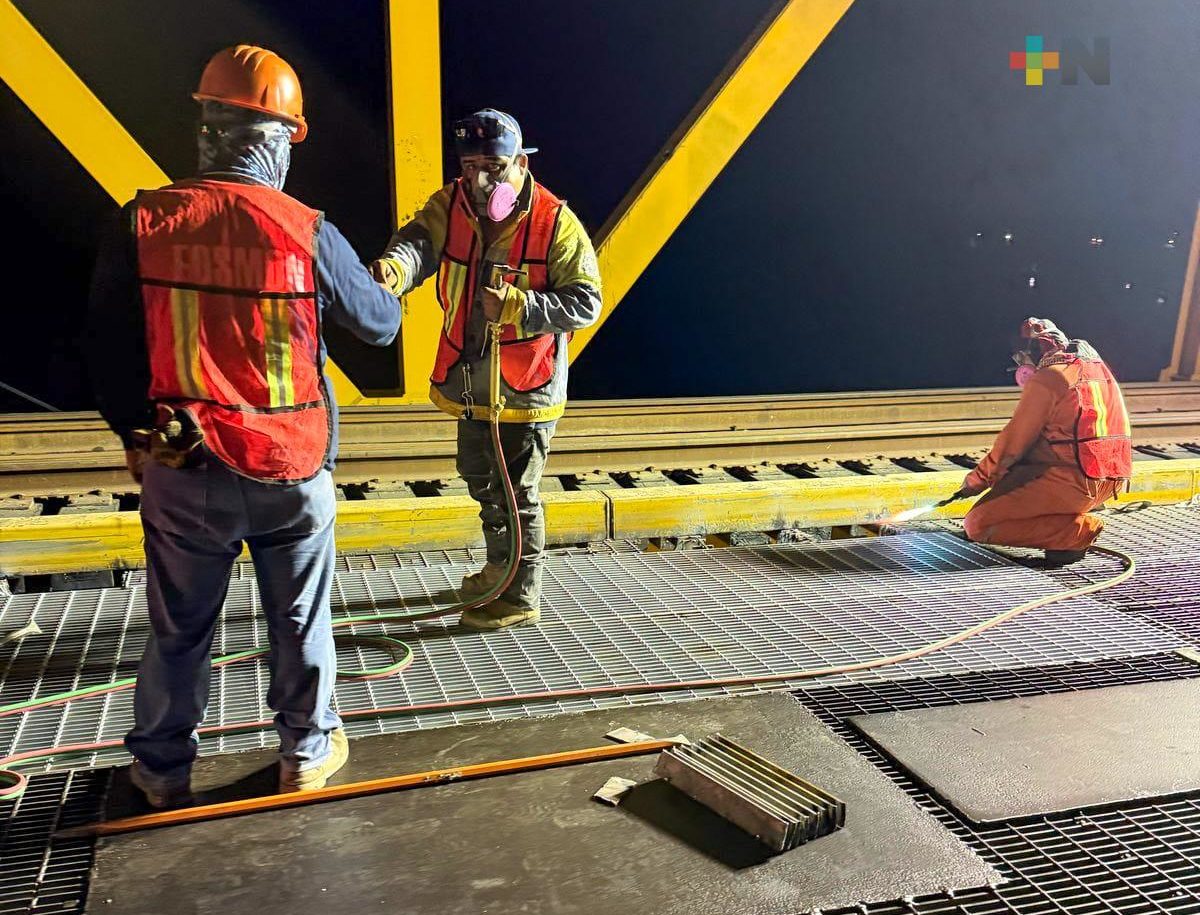 Reparan parrilla metálica de puente Coatza I, era un riesgo para automovilistas