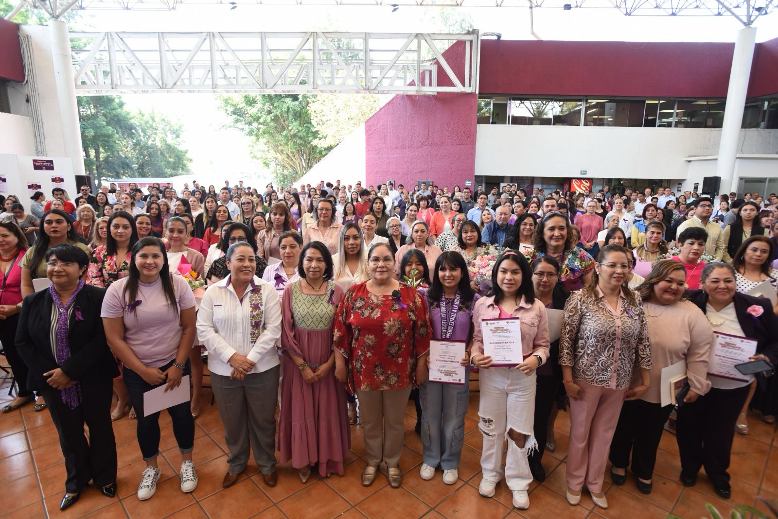 SEV reconoce a 36 veracruzanas por su legado en educación, ciencia y deporte