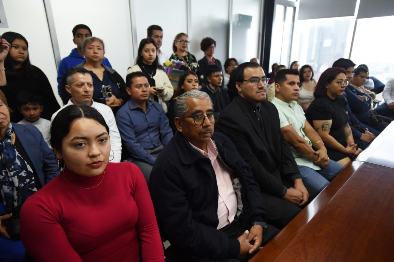 Superan el reto, jóvenes concluyen su bachillerato en el sistema abierto
