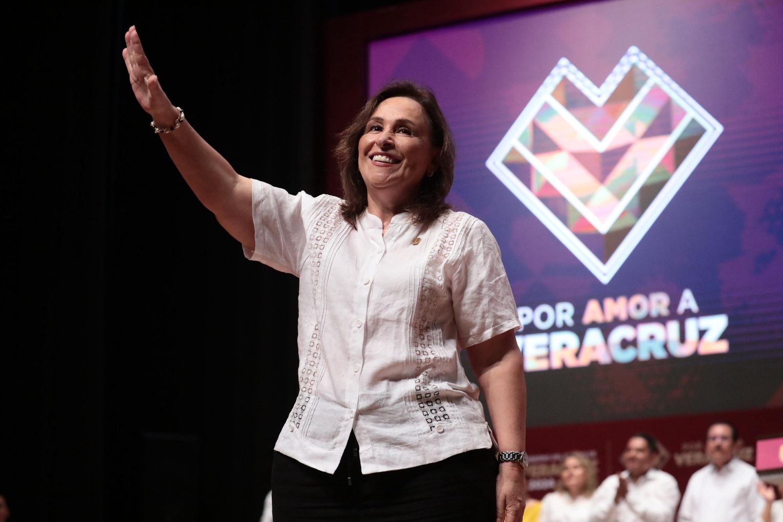 Rocío Nahle luce deshilado de Tlacotalpan en su Informe de 100 Días