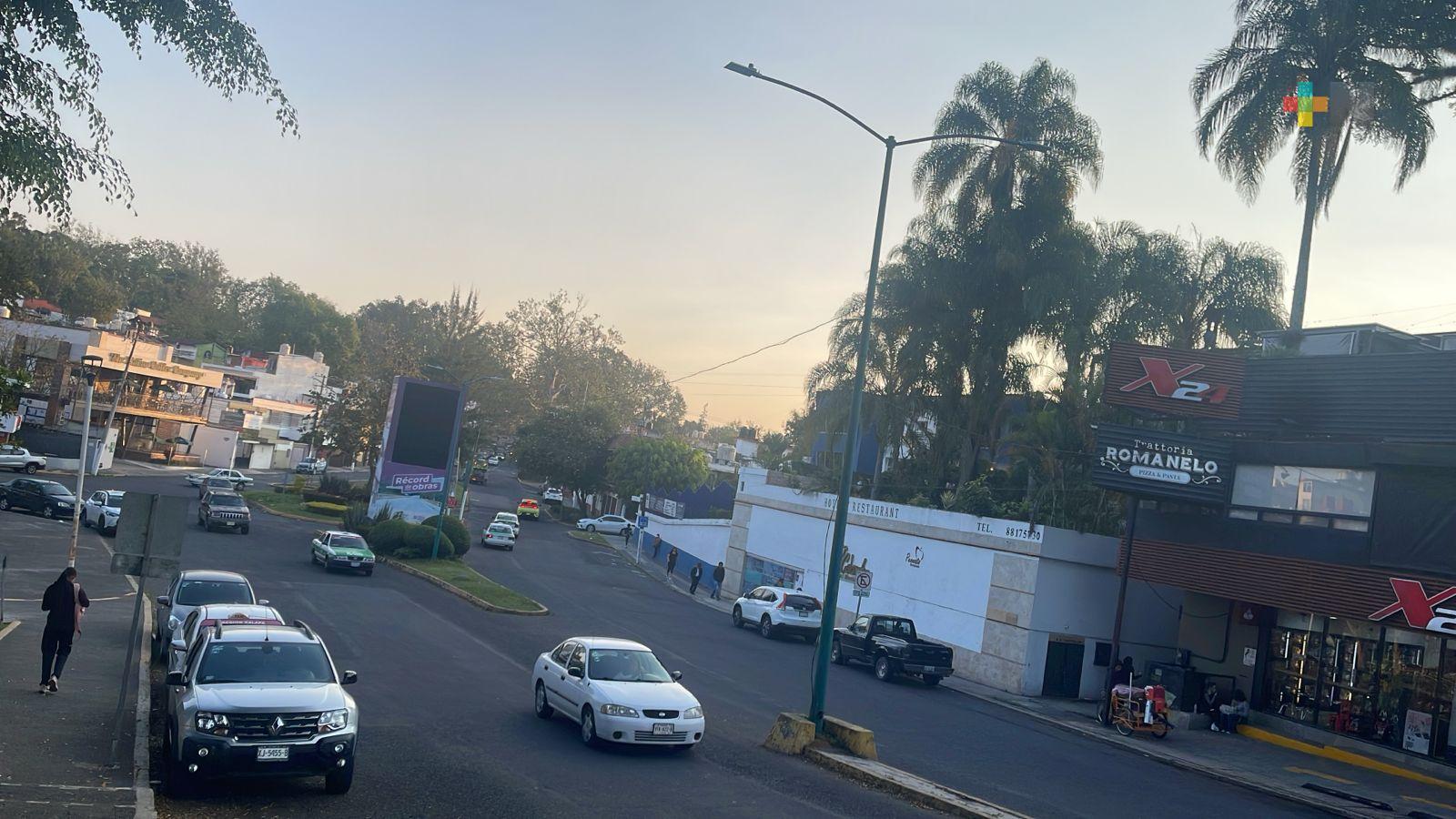 Cielo despejado a medio nublado por la mañana, probabilidad baja de lluvias