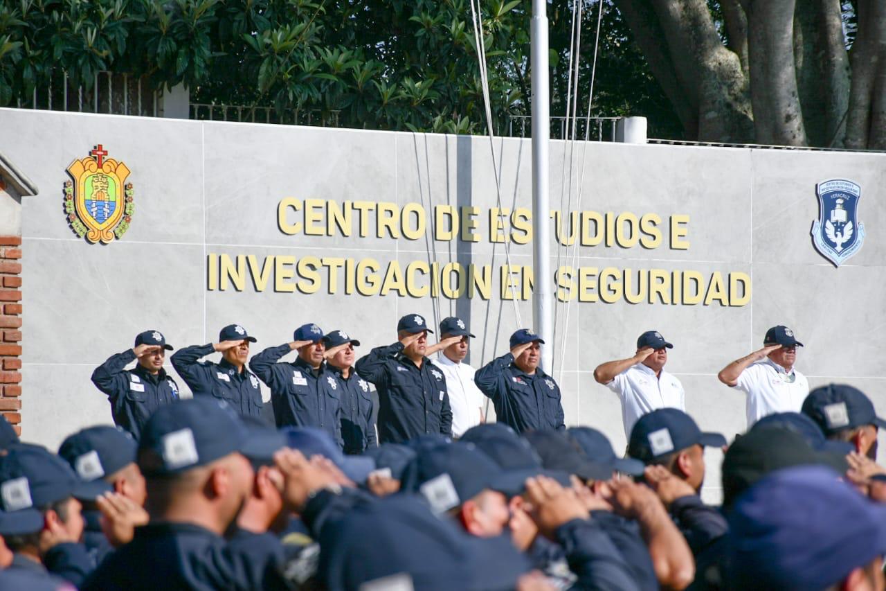 Más de 540 elementos de seguridad se capacitan para servir mejor
