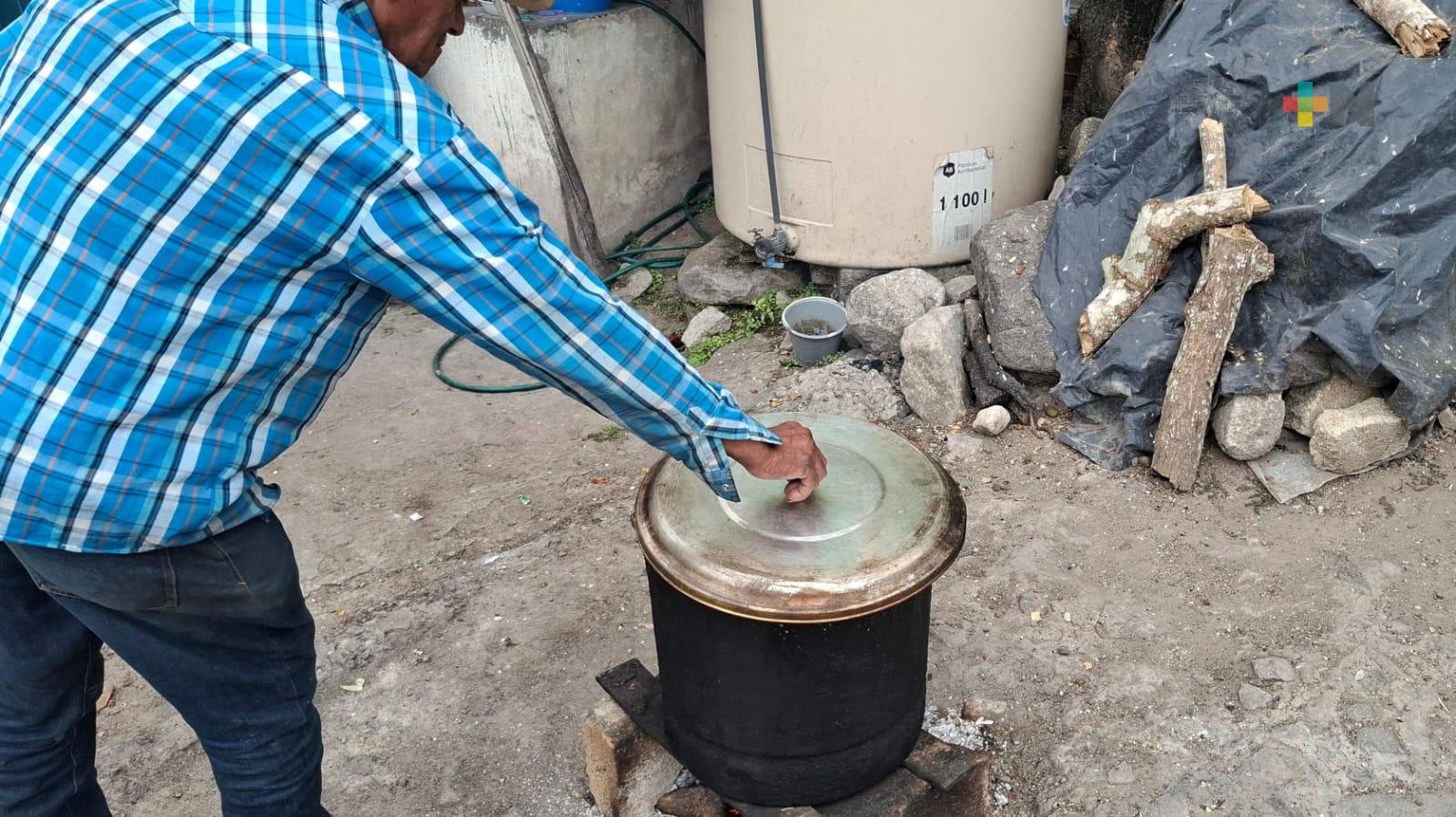 Chiles rellenos, tortas de plátano, calabaza y malanga alistan en Coyolillo para sus visitantes