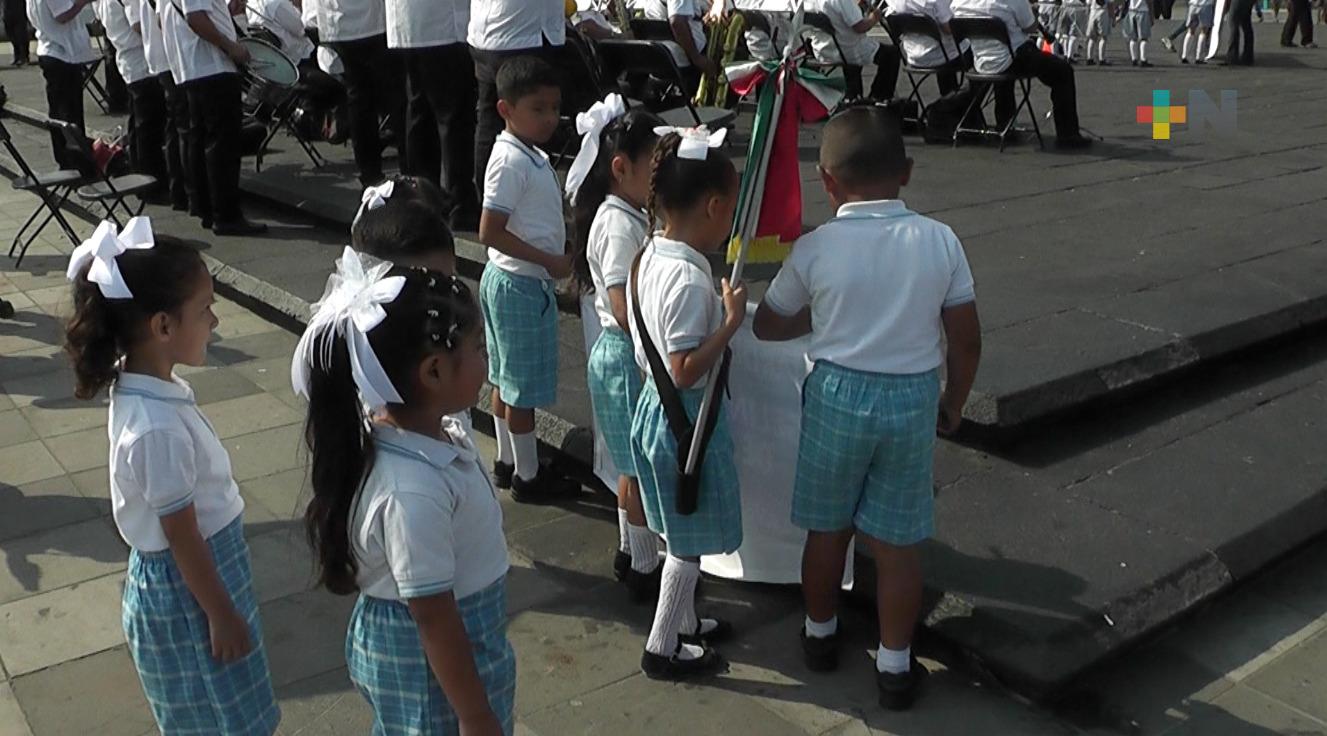 Desfilaron escoltas de prescolar en malecón de Veracruz