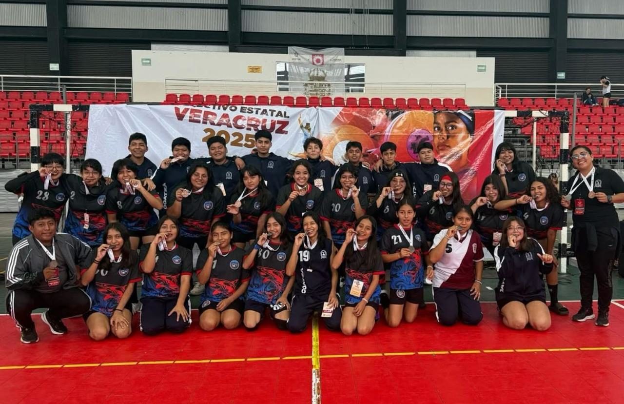 Selección de handball de Coatzacoalcos destaca en certamen desarrollado en Córdoba