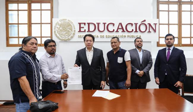Entrega SEP a representantes de CNTE propuesta para maestras y maestros del país