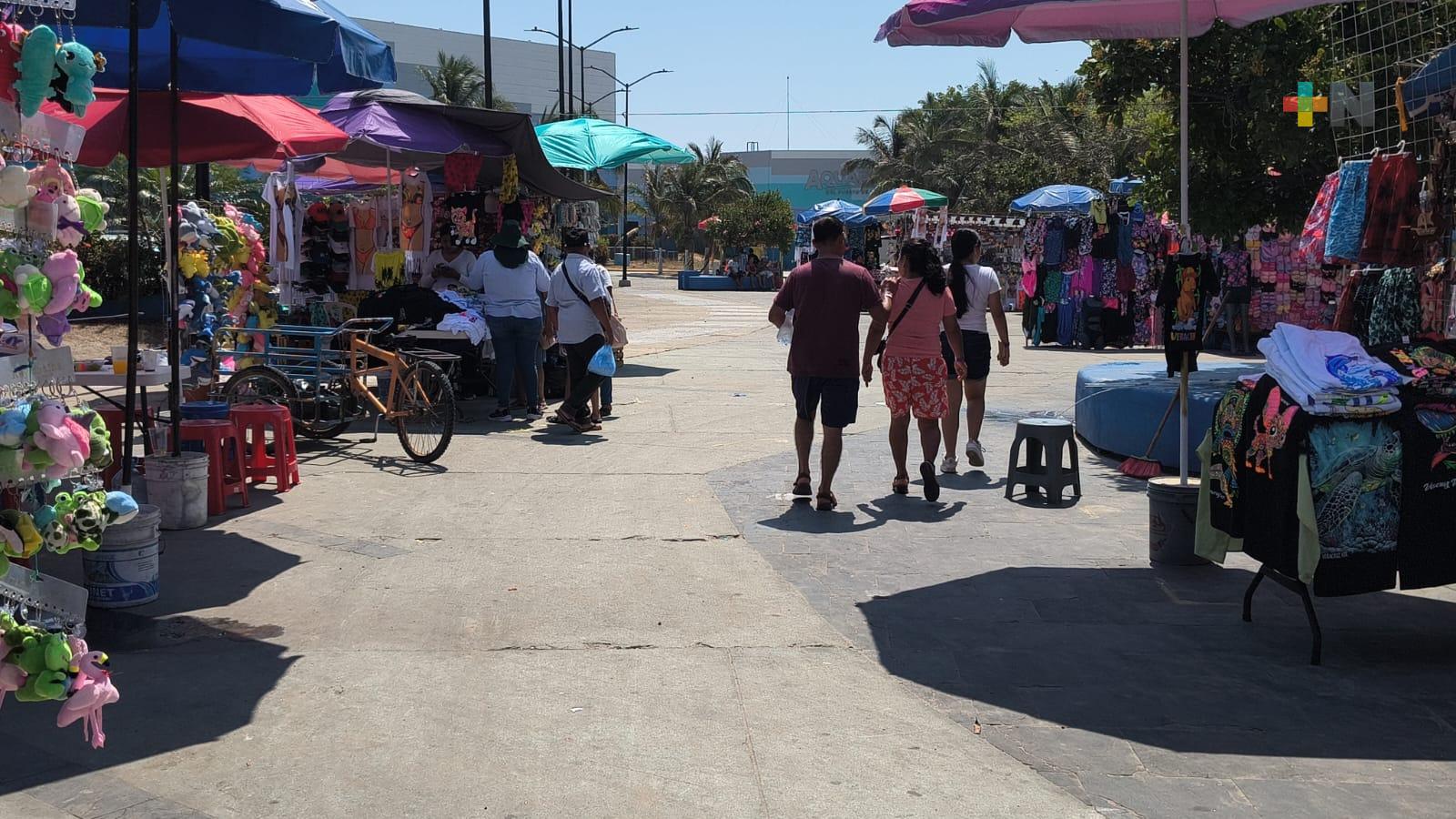 Ambulantes instalados al costado del Aquarium de Veracruz permanecerán hasta diciembre