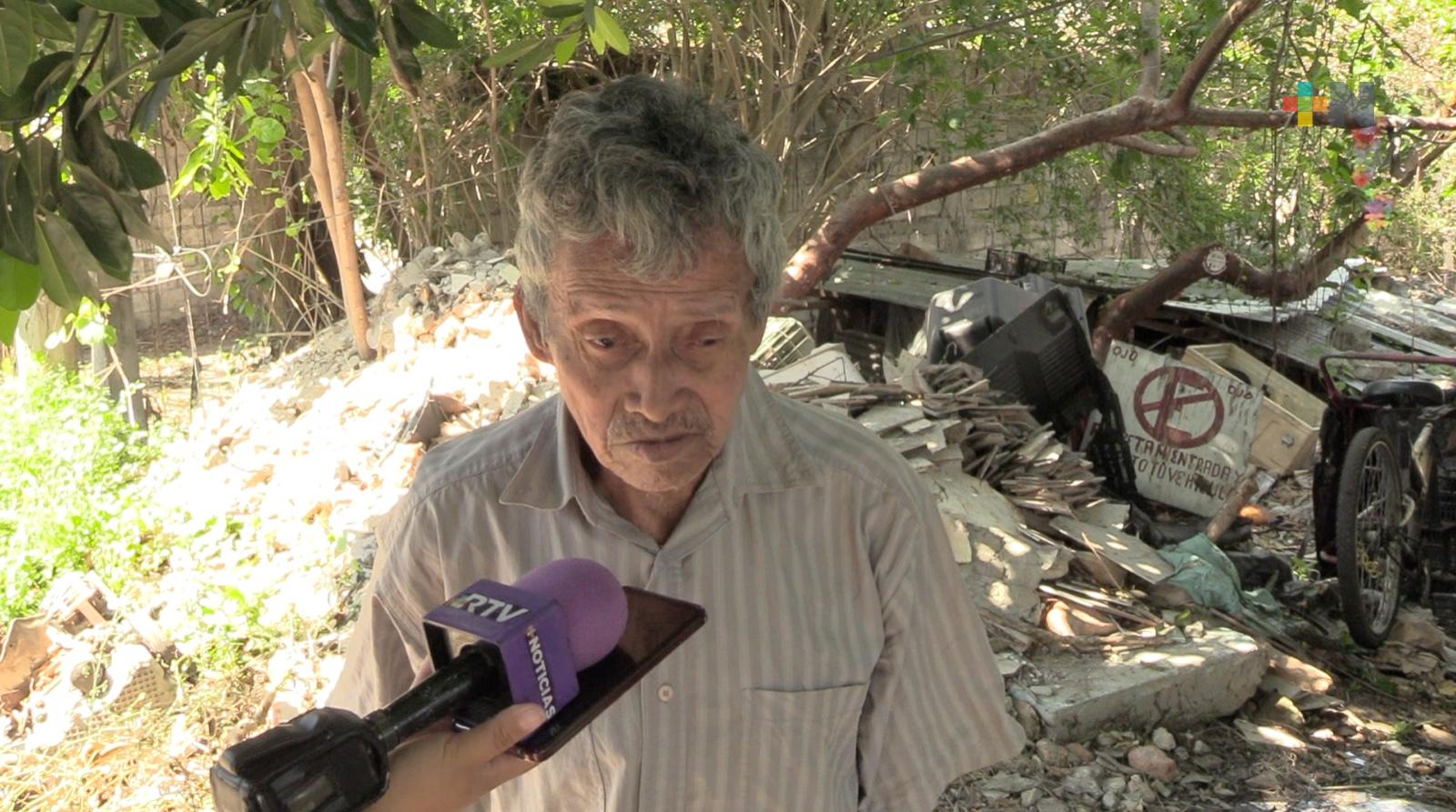 Persona de la tercera edad perdió pertenencias tras incendiarse su casa