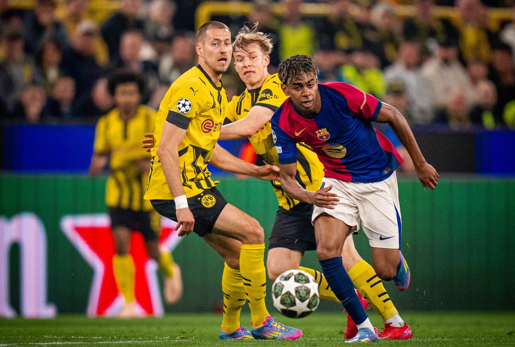Barcelona y PSG avanzan a semifinales de la Champions