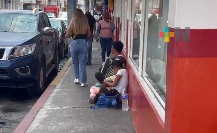 Vivir de las dádivas o limosna cada día es más complicado