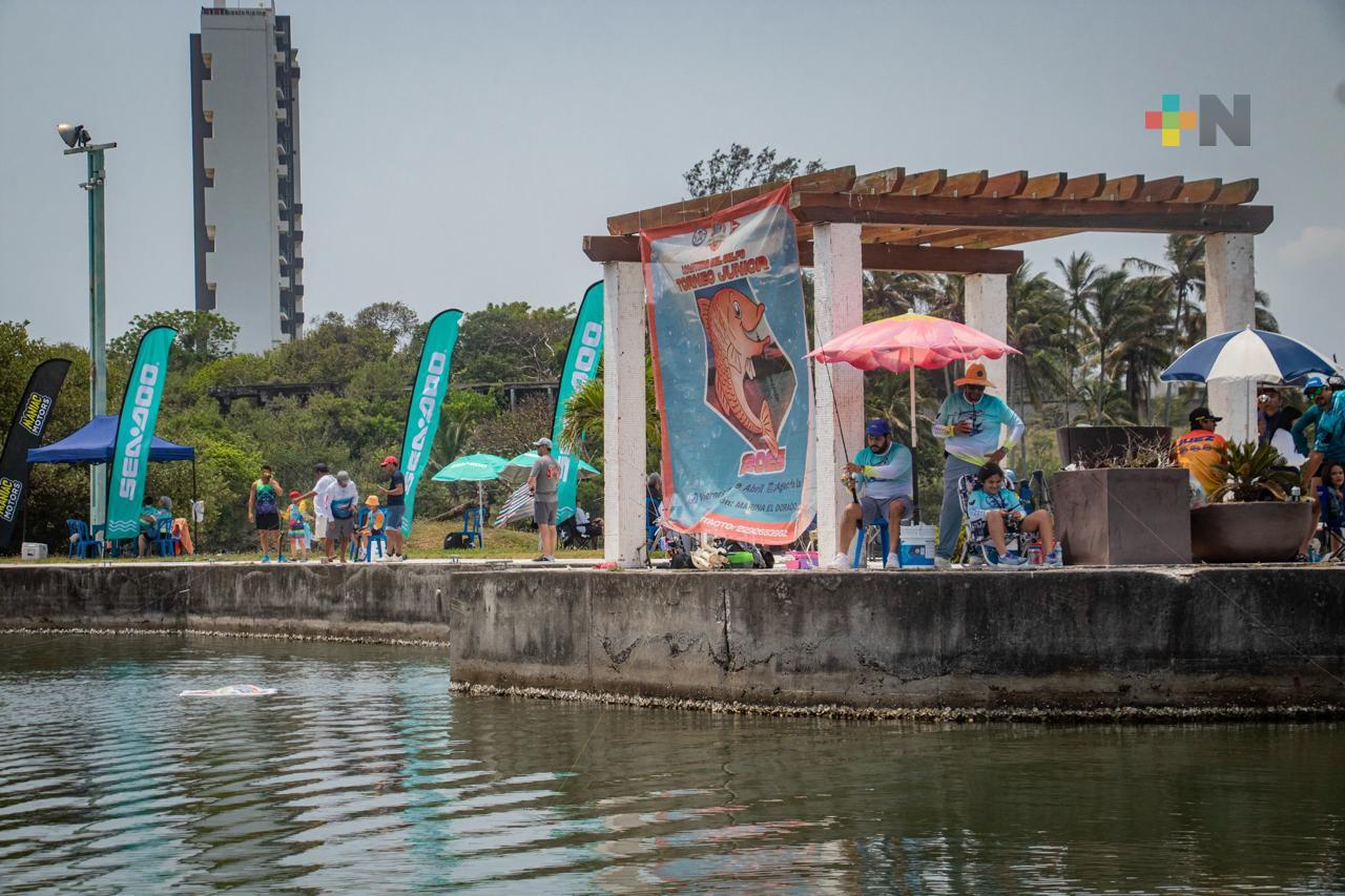 Niños veracruzanos festejan su día con práctica de pesca deportiva