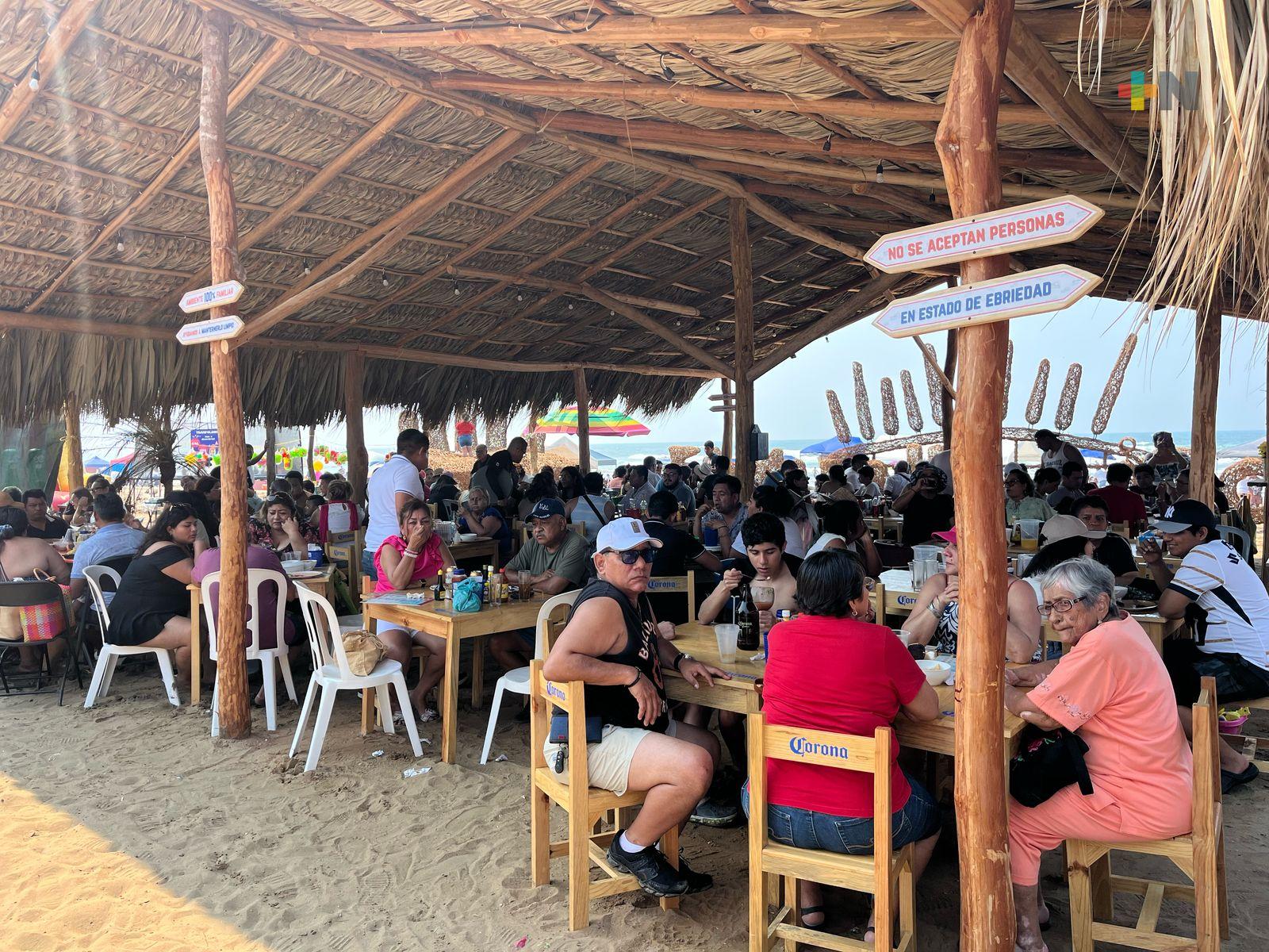 Abarrotados restaurantes asentados en playas de Coatzacoalcos