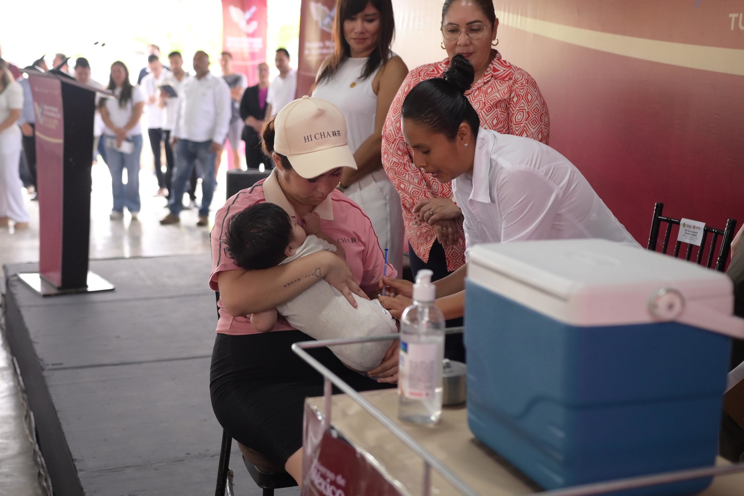 Exhortan a padres de familias aplicar vacunas a menores