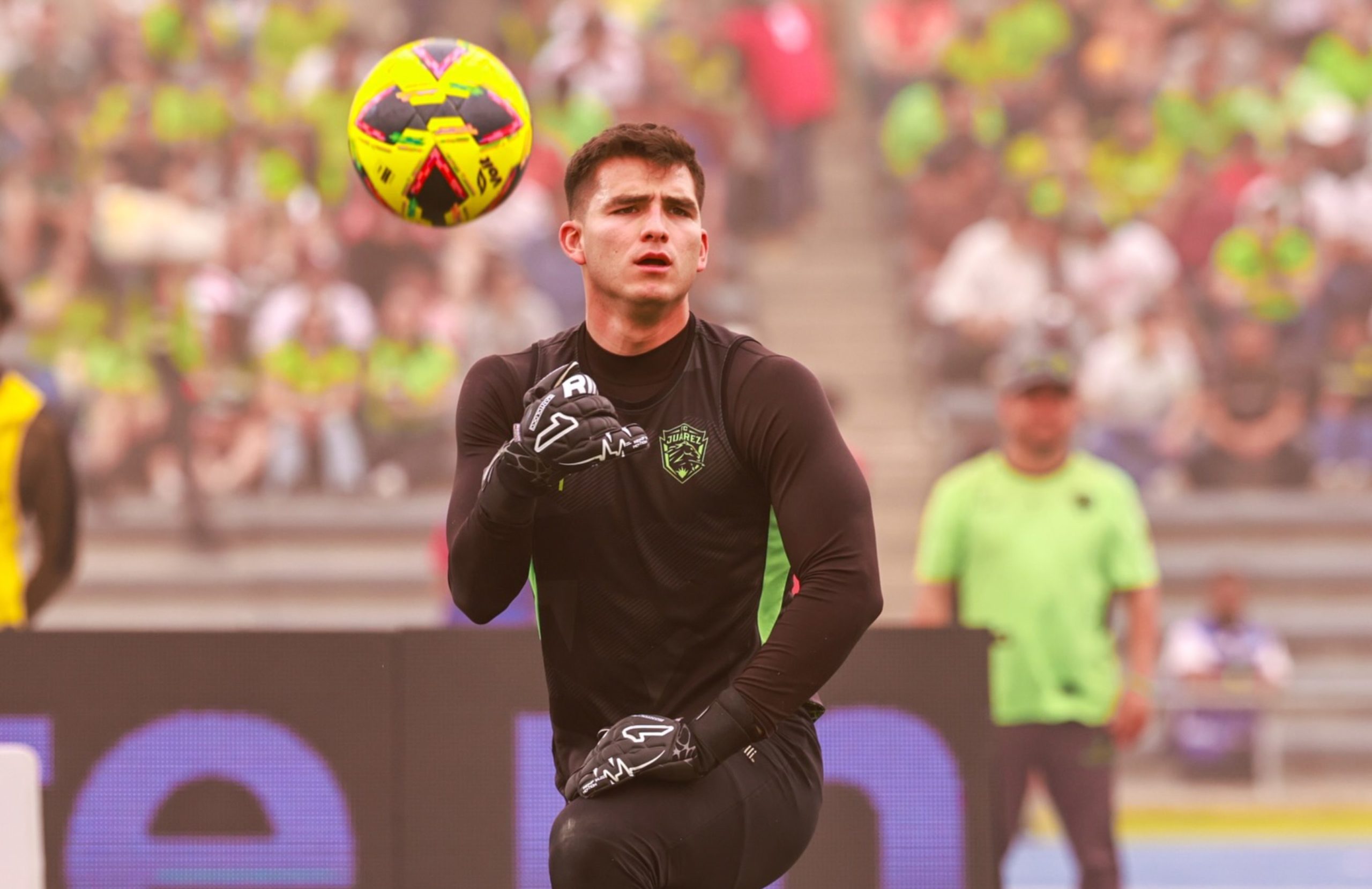 Atajó tres penales y su equipo fue eliminado