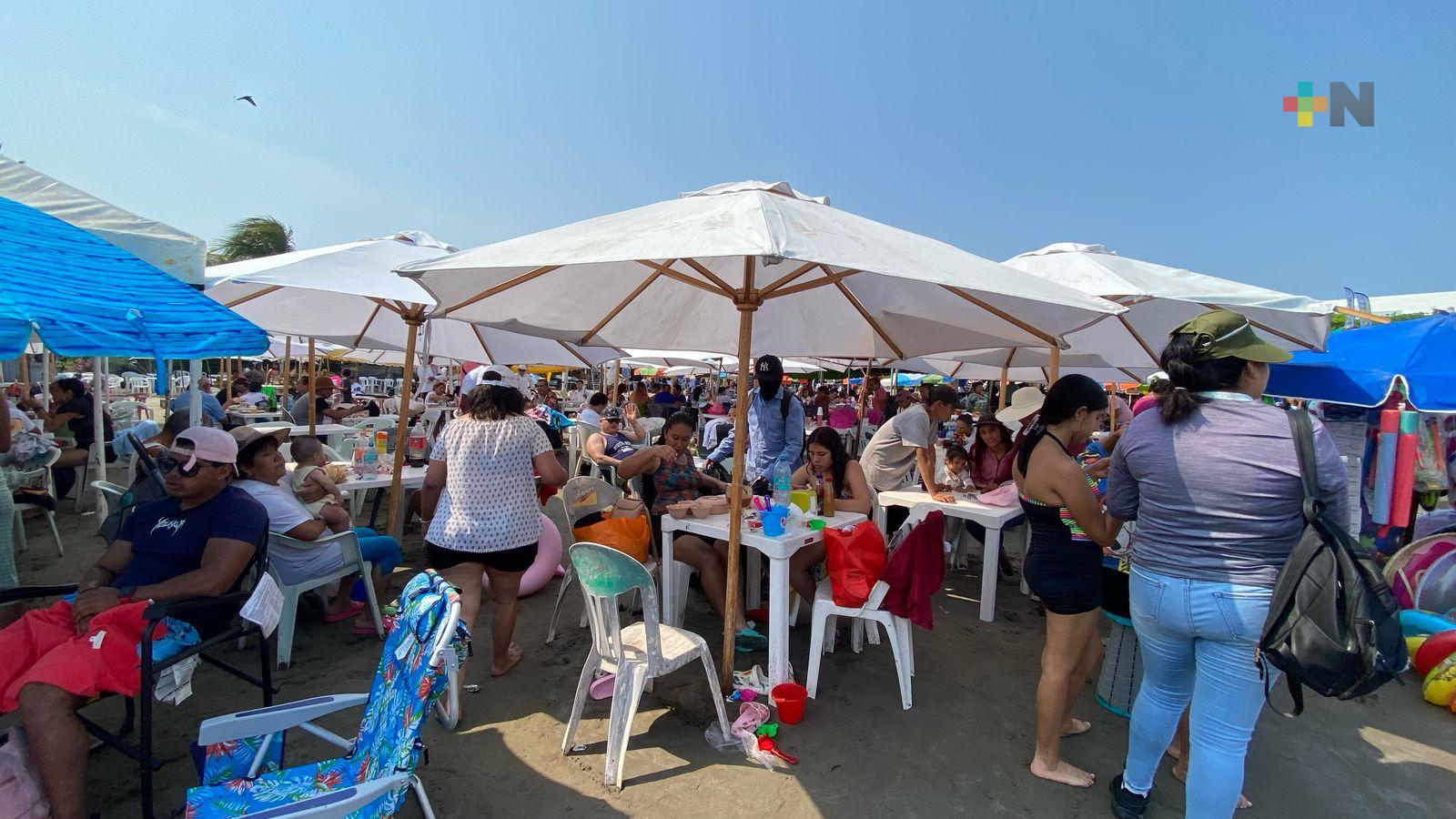 Continúa afluencia de turistas en playas veracruzanas