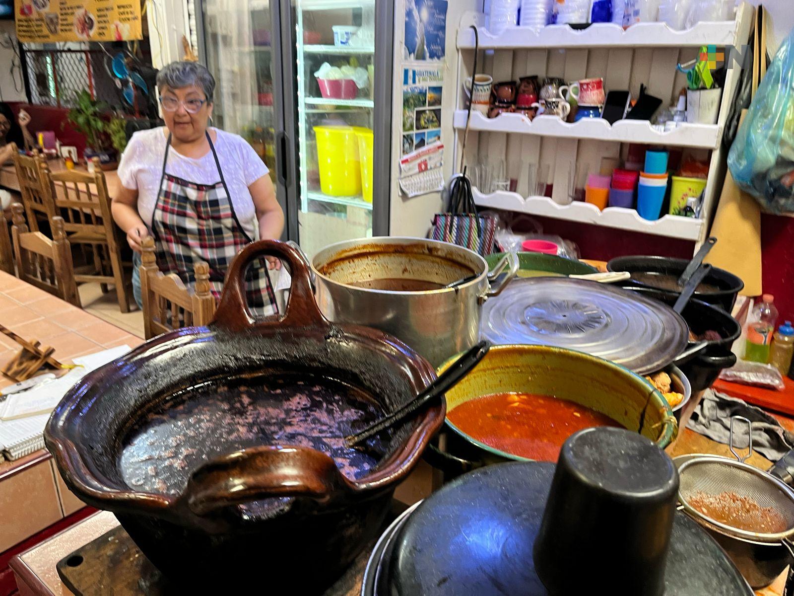 Cocineras toman medidas ante ola de calor en Martínez de la Torre