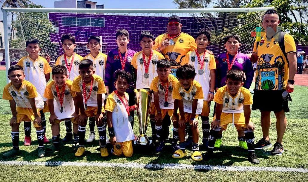 Reunión de los Delfines; en Estatal, Xalapa subcampeón