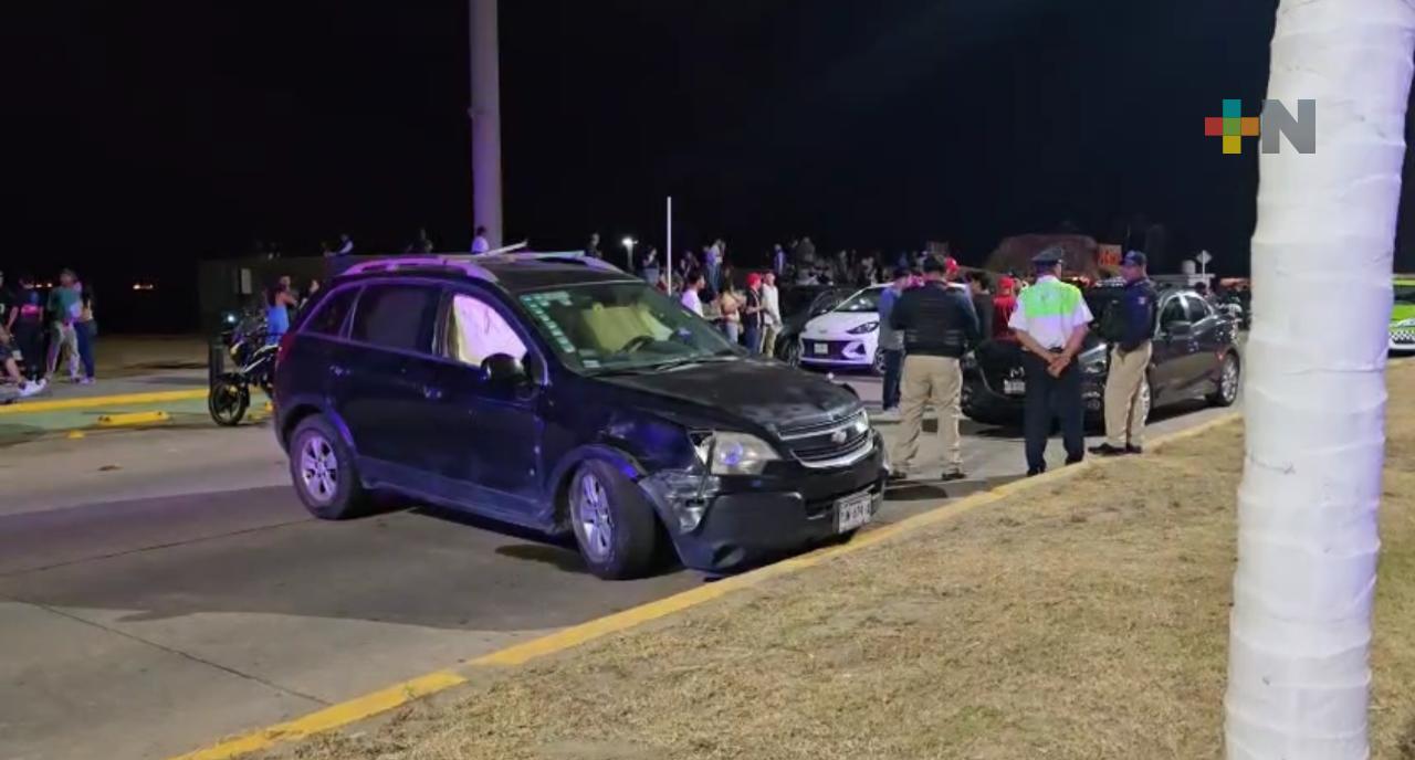 Accidente vehicular en malecón de Coatza deja cuatro vehículos dañados y un atropellado