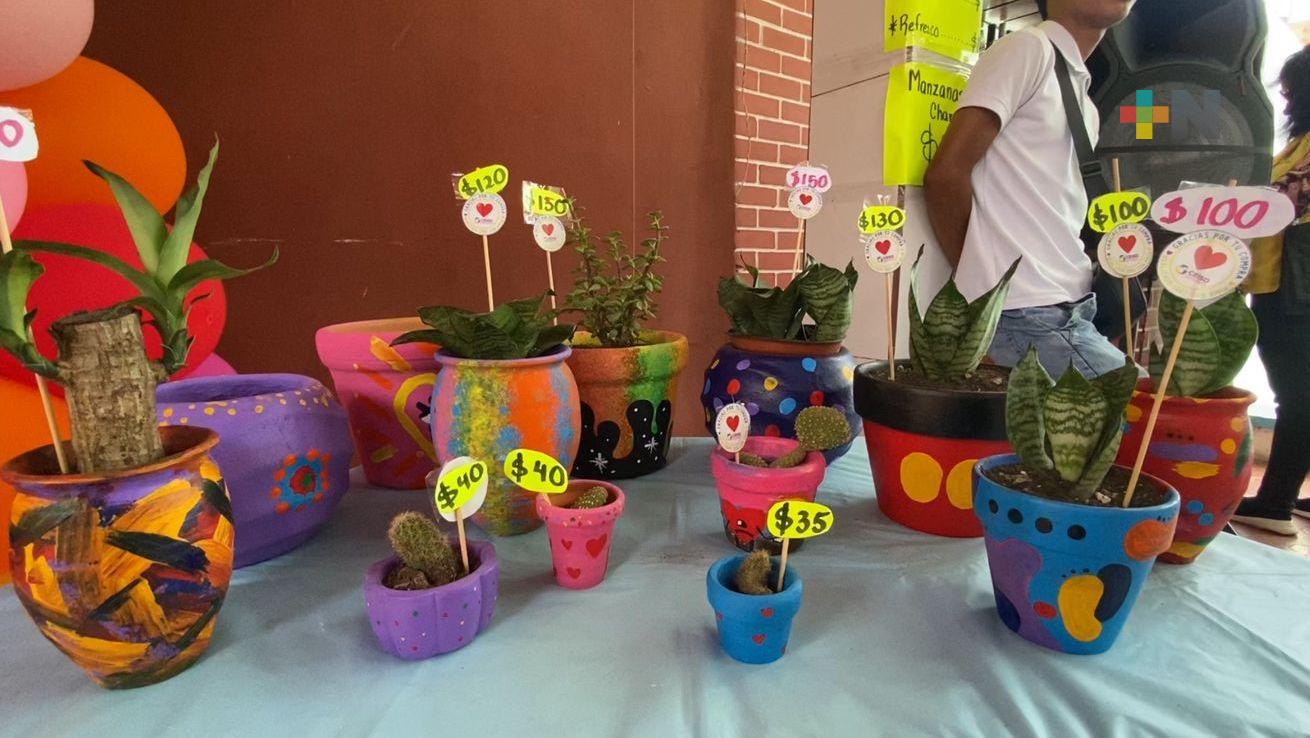 Con venta de macetas impulsan emprendimiento de personas con síndrome de Down
