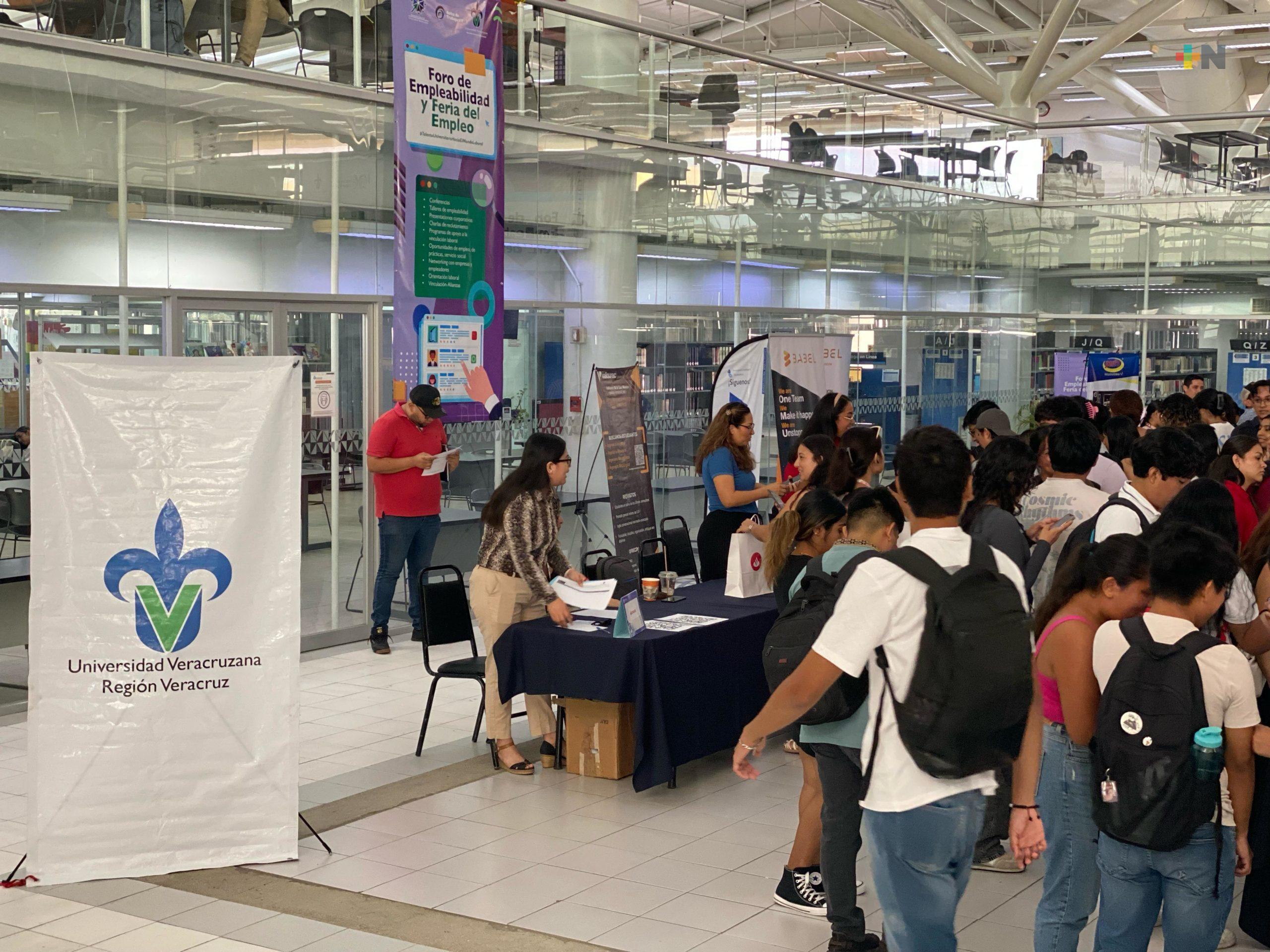 Realizan Feria del Empleo en USBI de Boca del Río