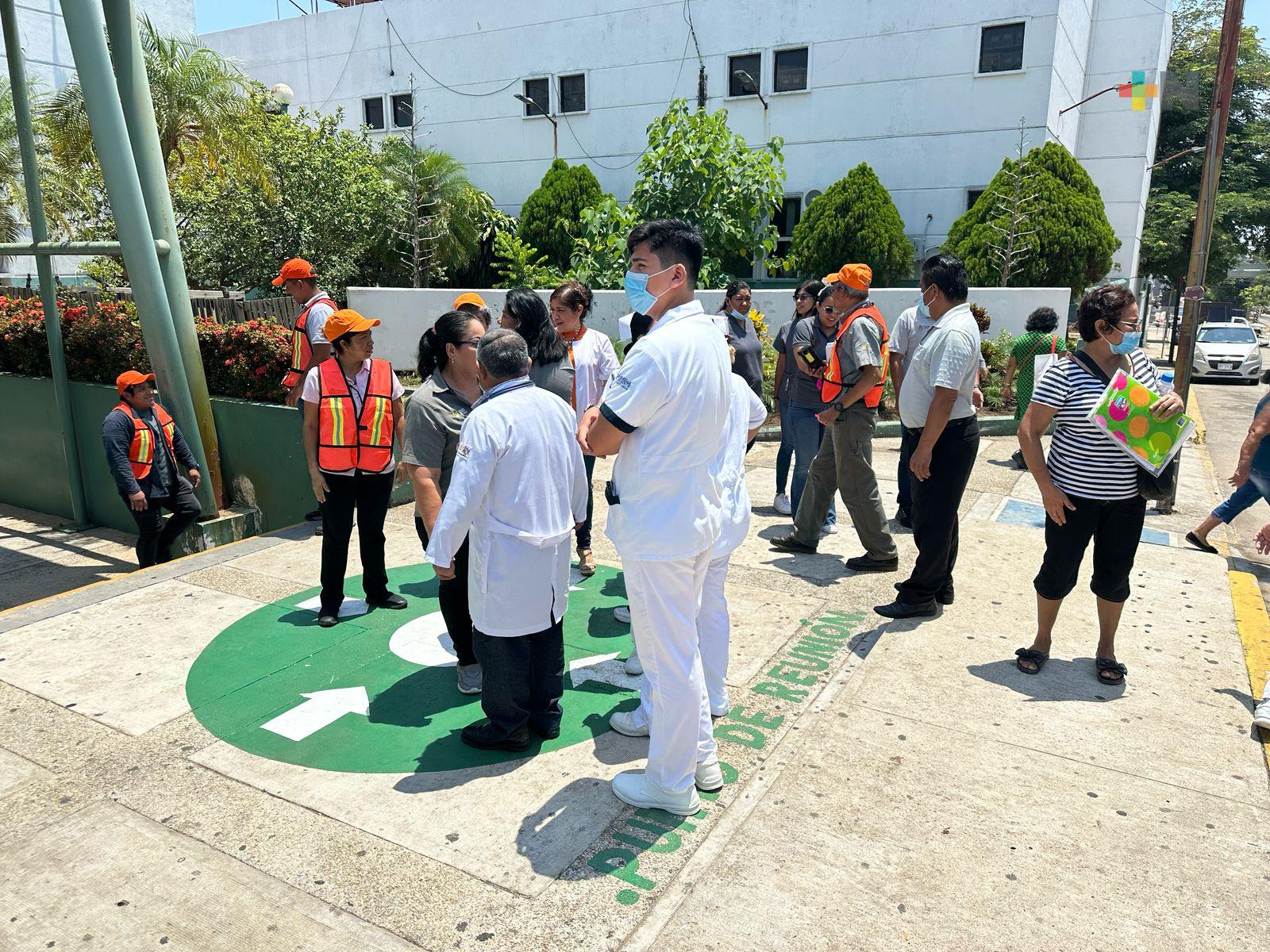 Hospital IMSS Bienestar de Coatzacoalcos participan en Simulacro Nacional 2025