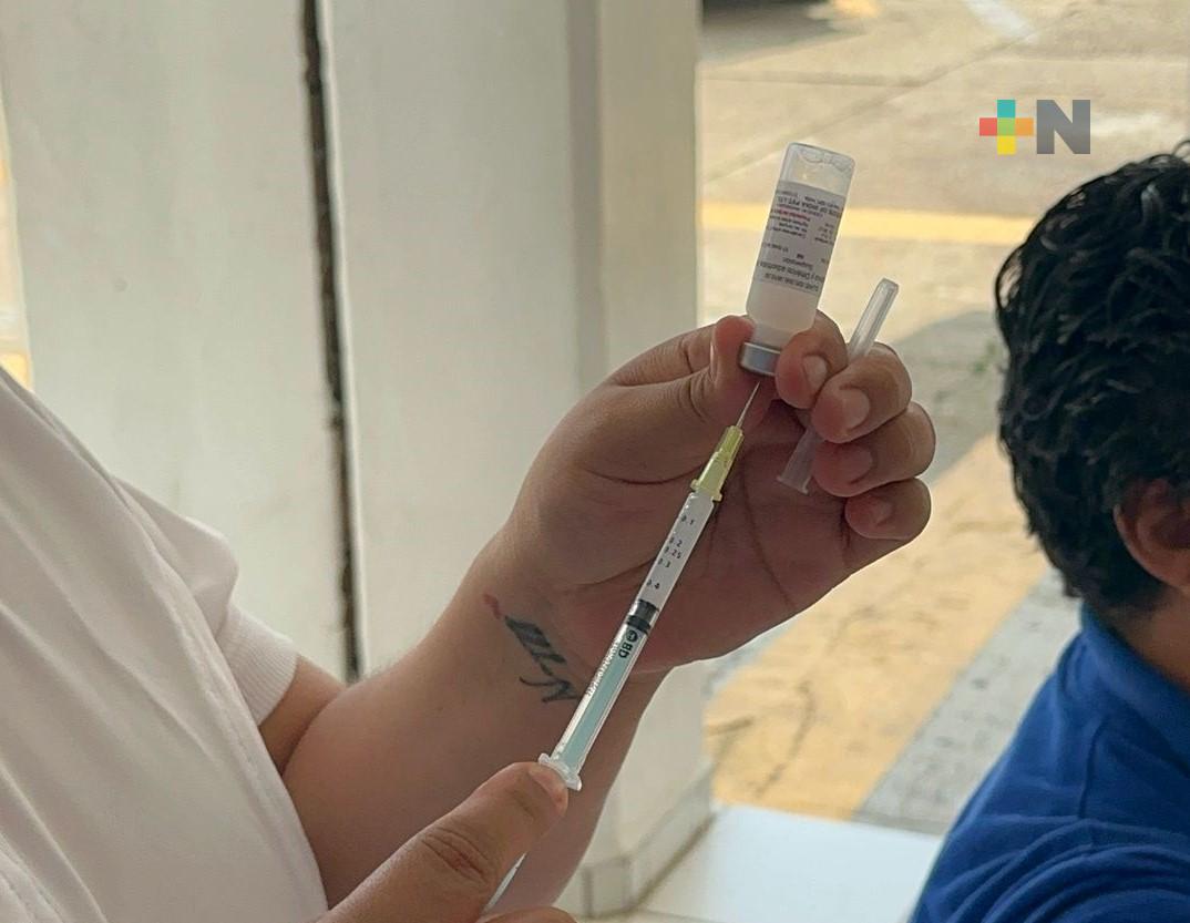 Acude jóvenes y adultos a vacunarse al palacio municipal de Coatzacoalcos