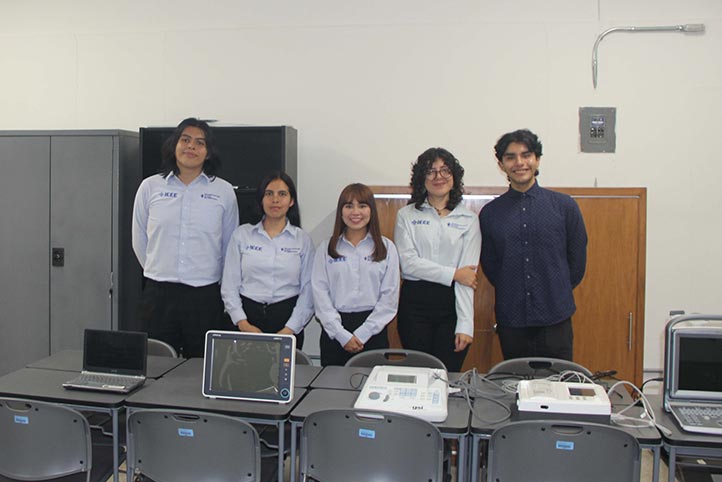 Alumnos UV participaron en el BioHack 2025