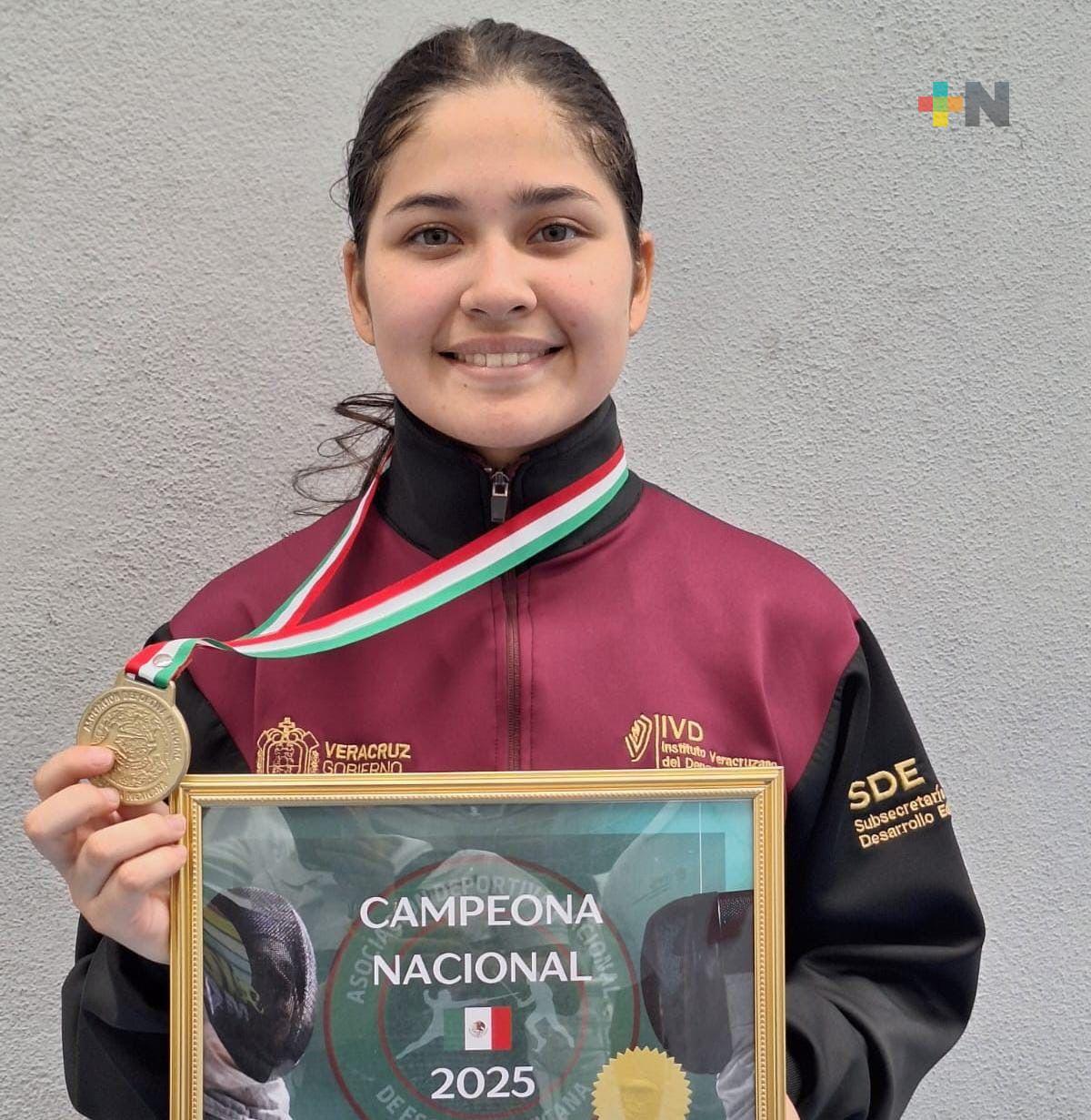 Andrea Álvarez logra oro en el nacional de esgrima