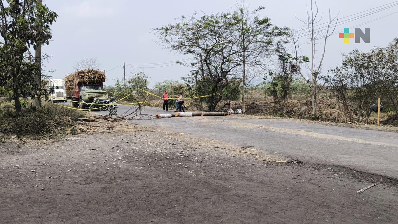 Toman carretera Córdoba-Paso del Macho; piden a alcoholera instale plantas de tratamiento