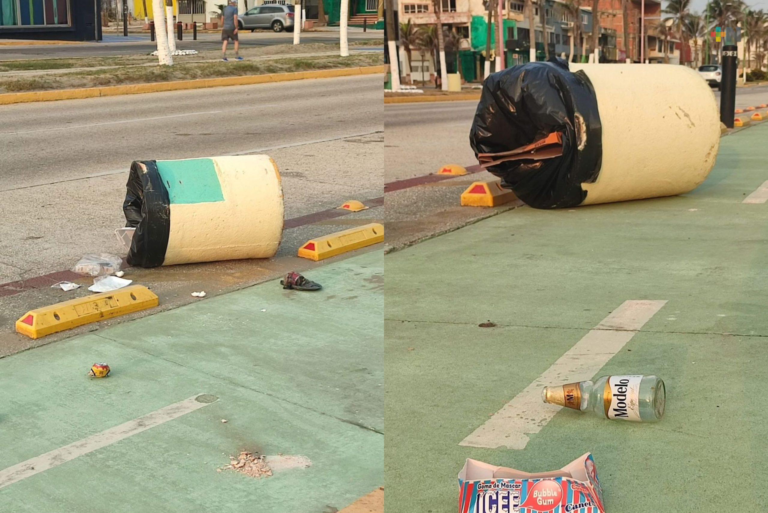 Derriban contenedores de basura en malecón de Coatzacoalcos