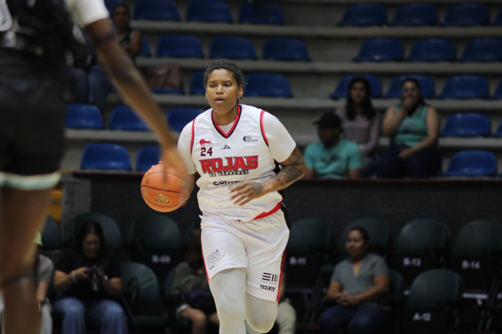 Harvey-Carr y Angela Tompkins lideran la LNBP en puntos