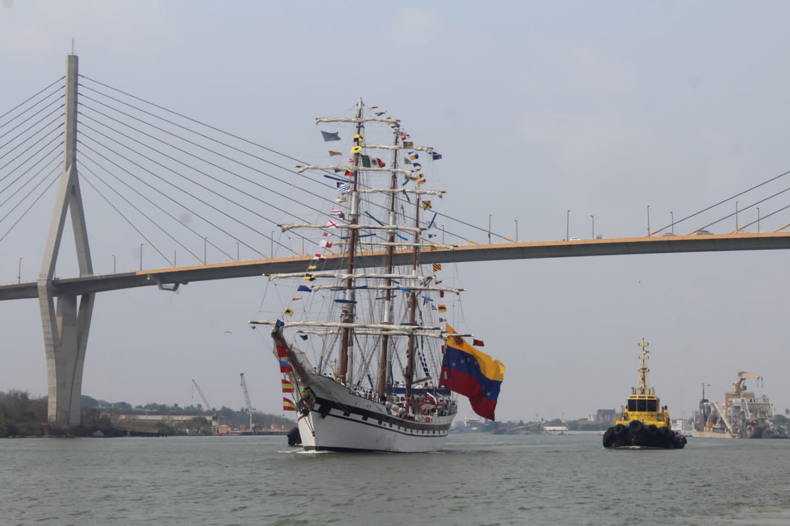 Por arribar Buque Escuela Simón Bolívar al puerto de Veracruz
